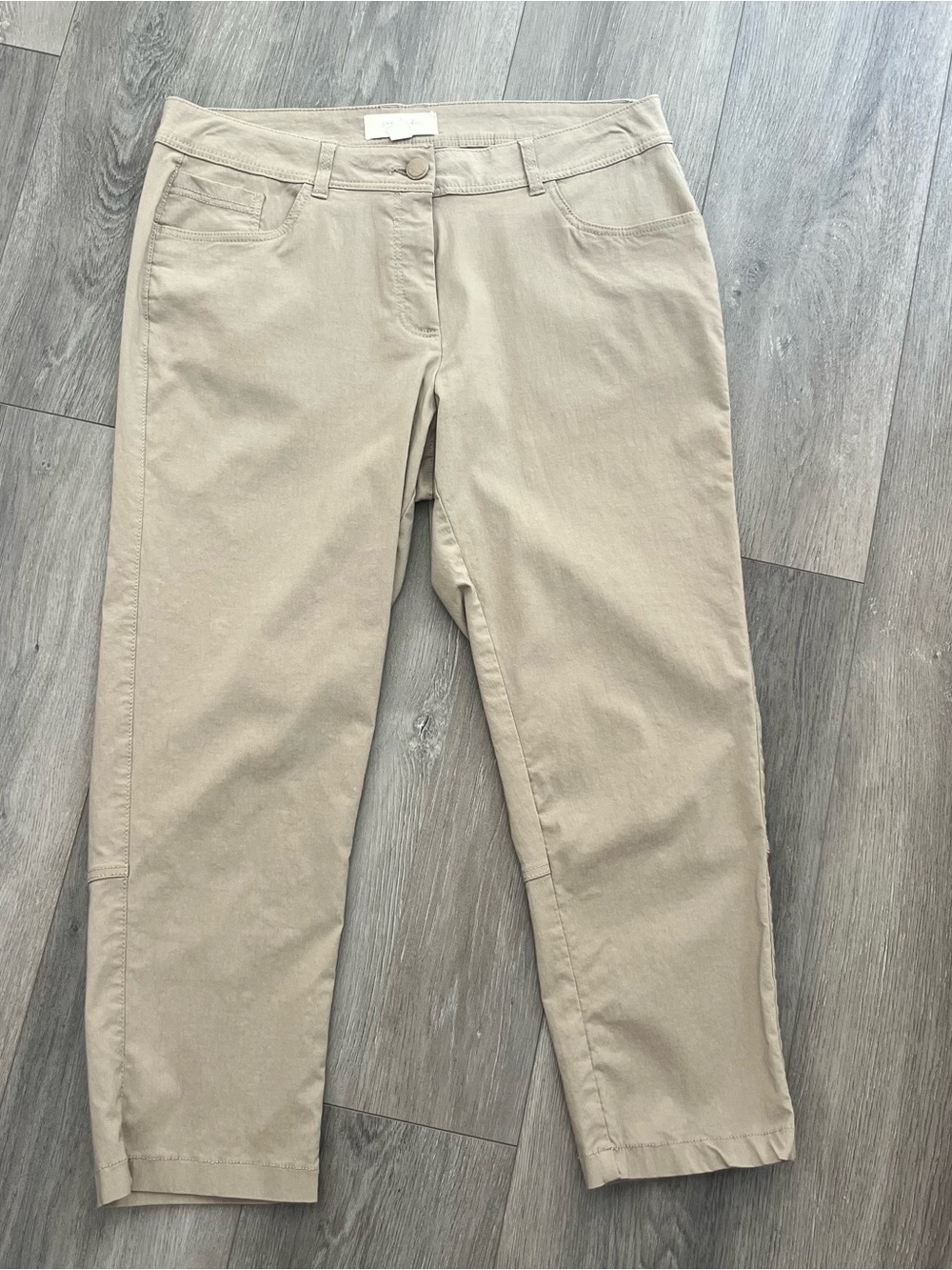 Sag Harbor New York Khaki Cropped Stretch Pants Women’s Size 10